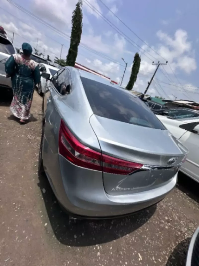Toyota Avalon   - 2013