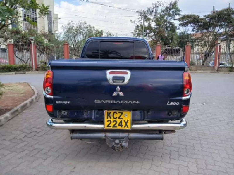 Mitsubishi L200   - 2014