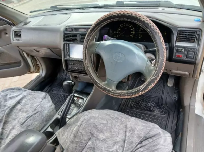 Toyota Premio    - 2002