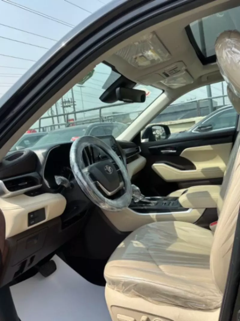 Toyota Highlander   - 2022