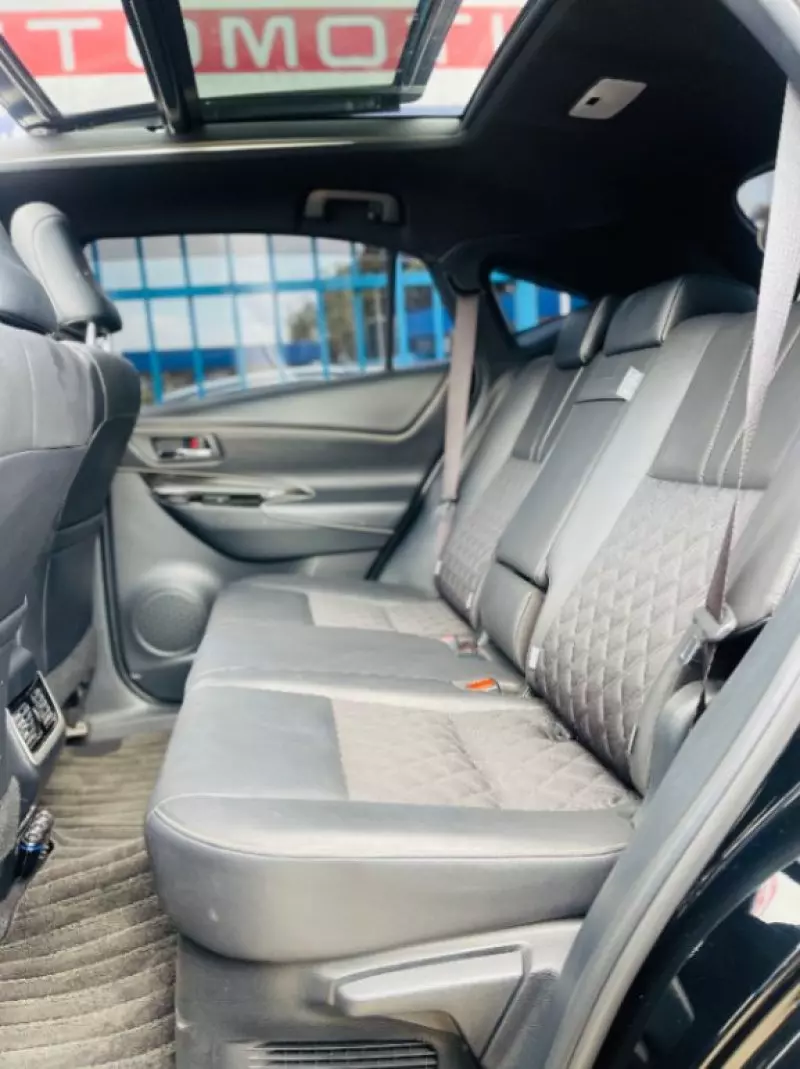 Toyota Harrier   - 2018