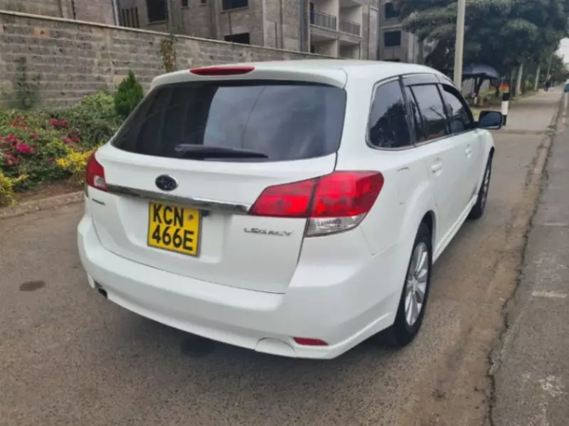 Subaru Legacy   - 2010
