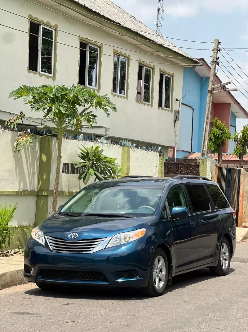 Toyota Sienna   - 2012