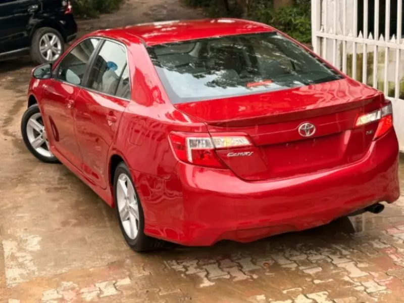 Toyota Camry - 2012
