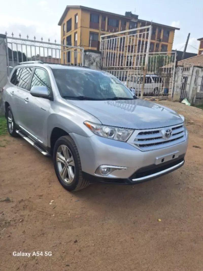 Toyota Highlander   - 2011