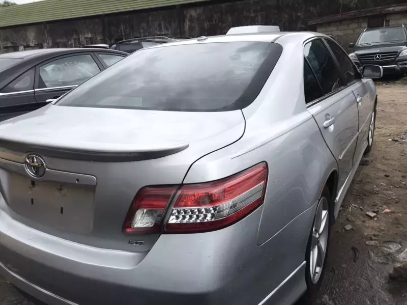 Toyota Camry   - 2010