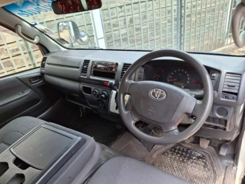 Toyota Hiace   - 2014