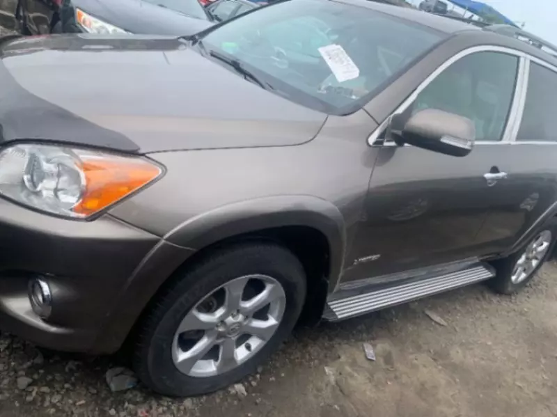 Toyota RAV 4   - 2012