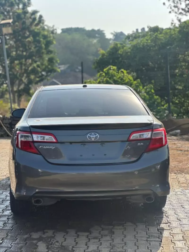 Toyota Camry   - 2013