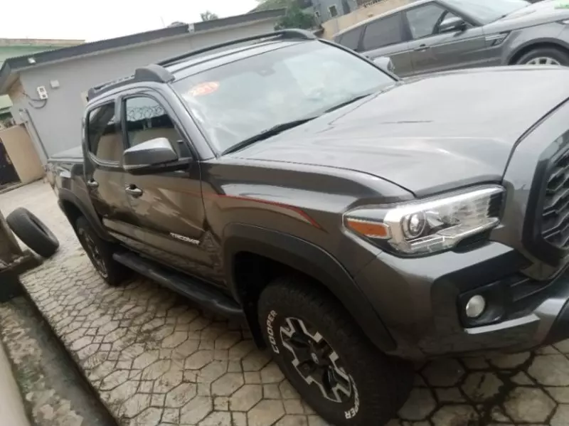 Toyota Tacoma   - 2019