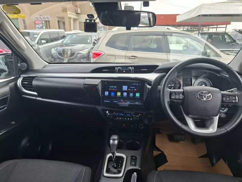 Toyota Hilux   - 2022