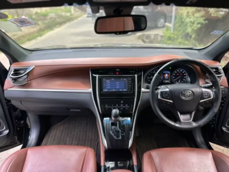Toyota Harrier   - 2018