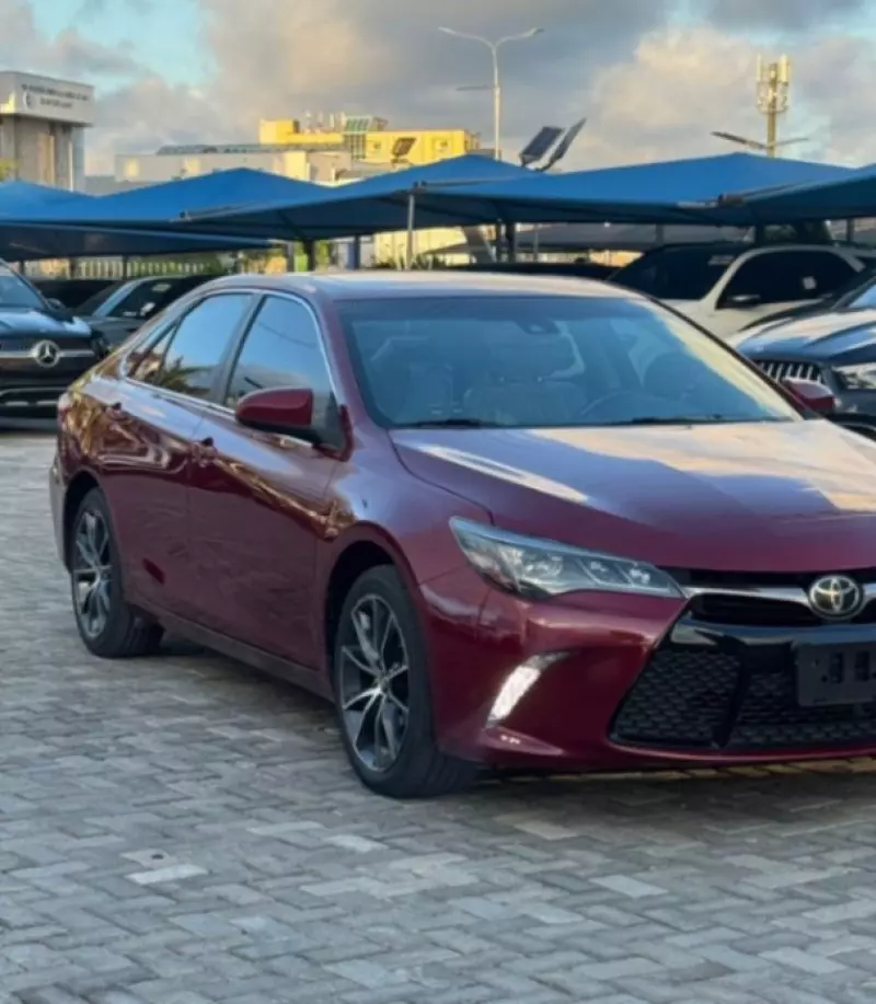 Toyota Camry   - 2016