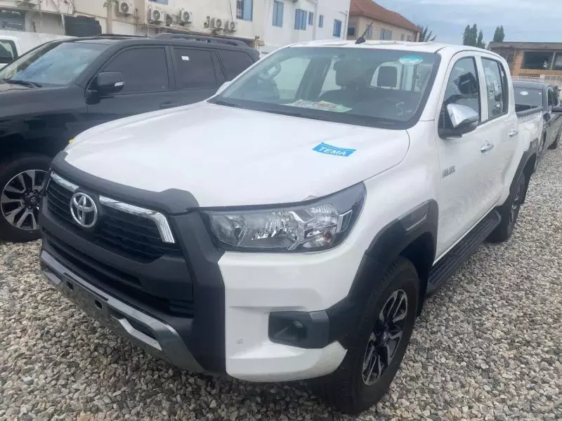 Toyota Hilux   - 2025