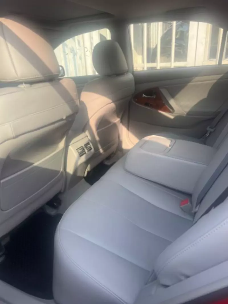 Toyota Camry   - 2010