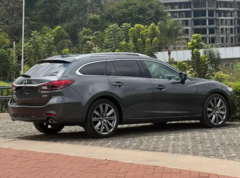 Mazda Atenza    -