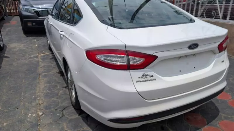 Ford Fusion   - 2014