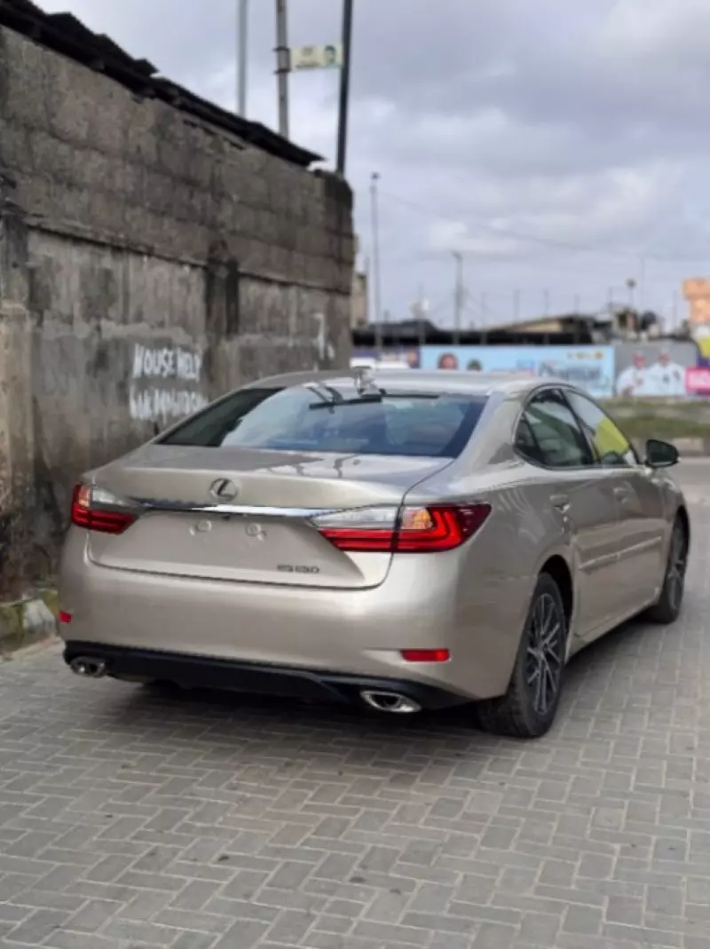 Lexus ES 350   - 2016