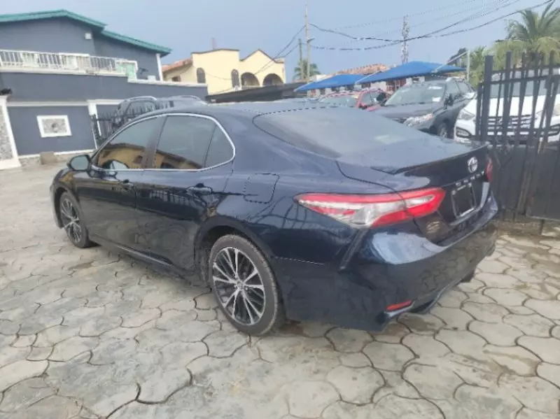 Toyota Camry   -