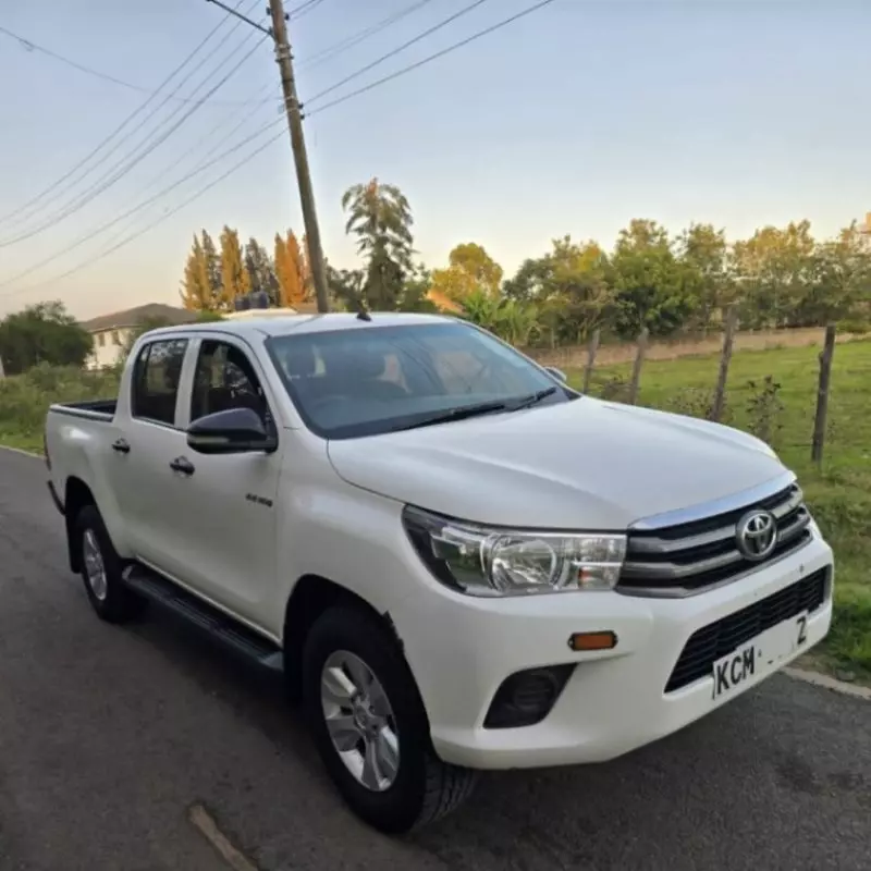 Toyota Hilux   - 2017