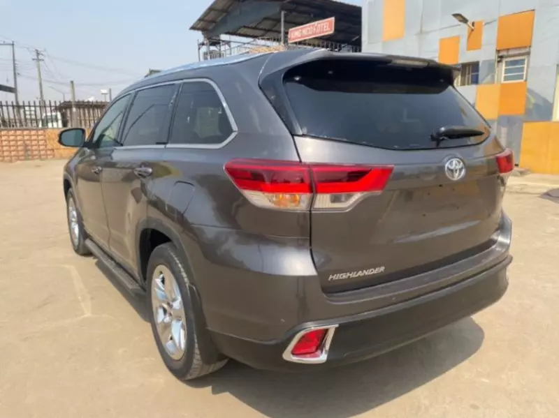 Toyota Highlander   - 2015