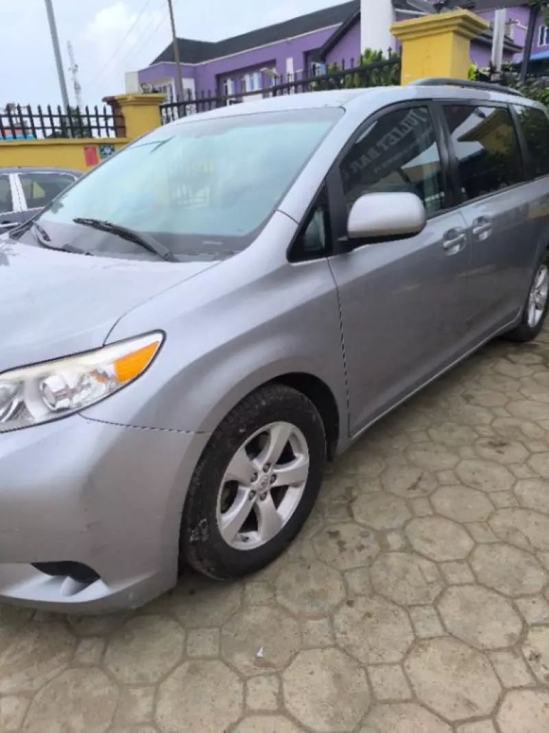 Toyota Sienna   - 2013