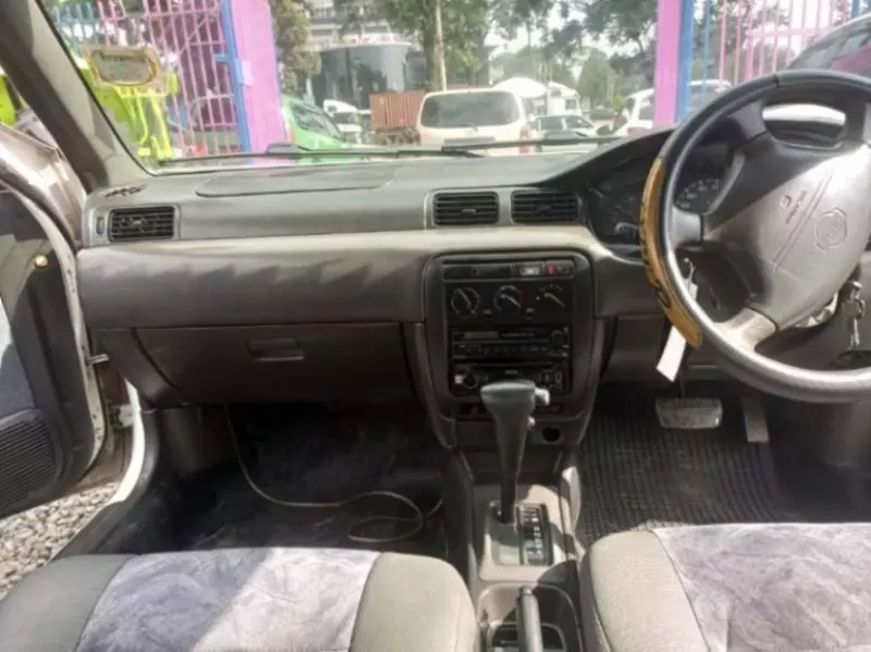 Nissan Sunny   - 2000