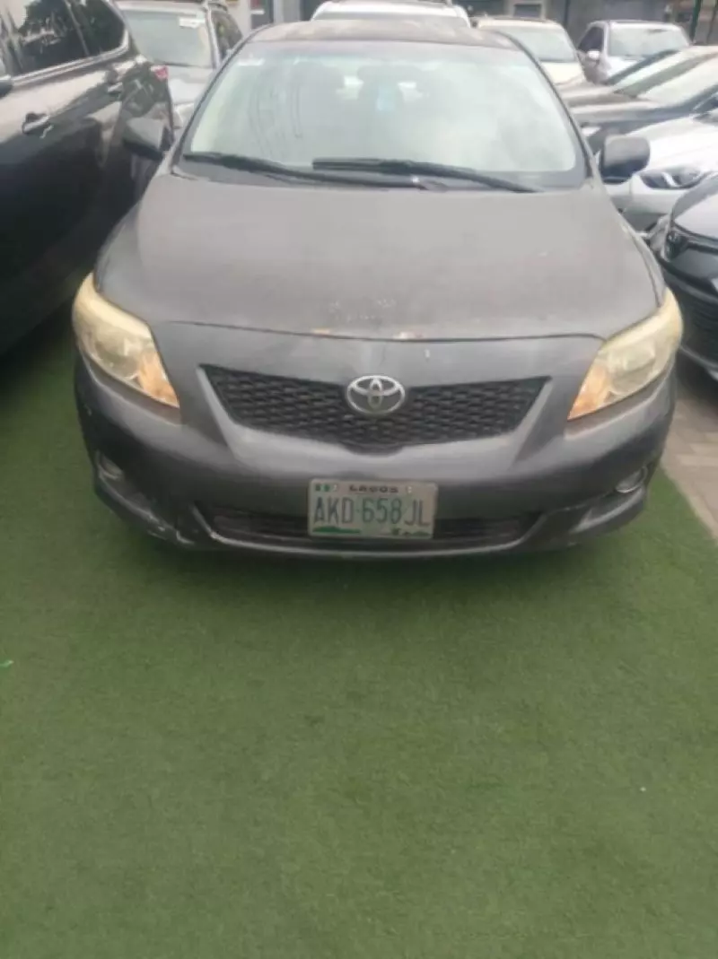 Toyota Corolla   - 2010