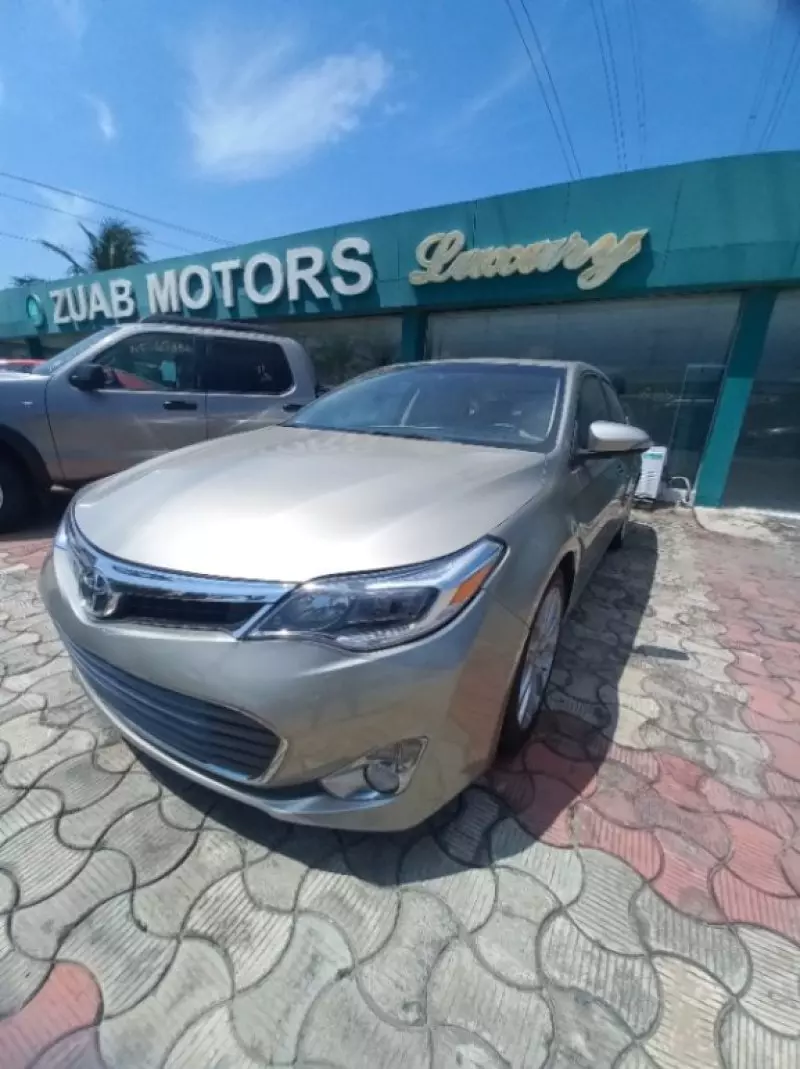 Toyota Avalon   - 2013