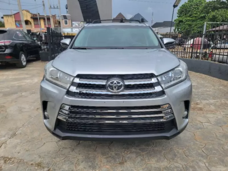 Toyota Highlander   - 2016
