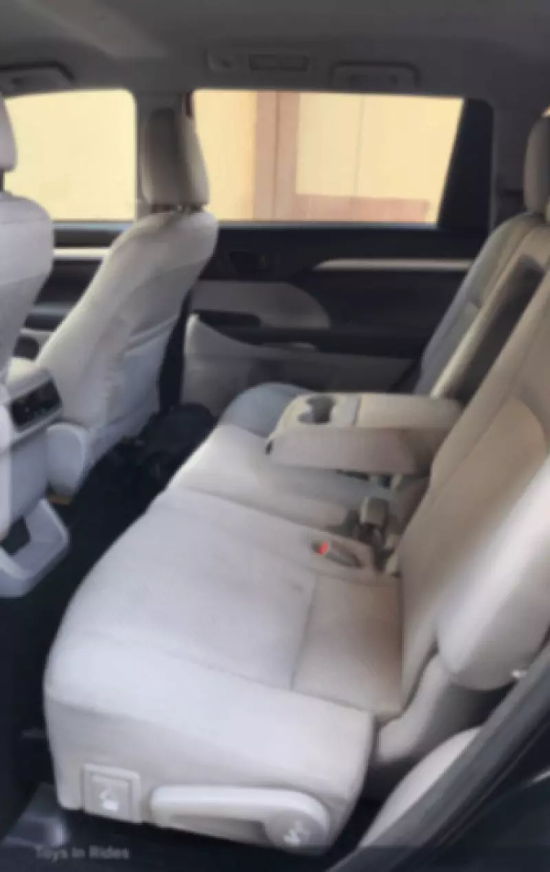 Toyota Highlander   - 2016