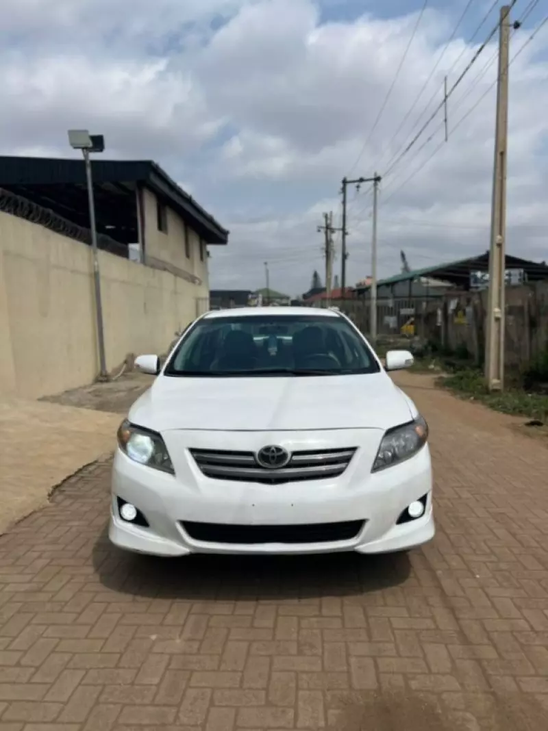 Toyota Corolla   - 2010