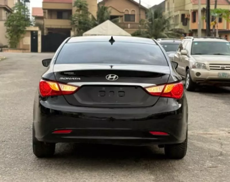 Hyundai Sonata   - 2012