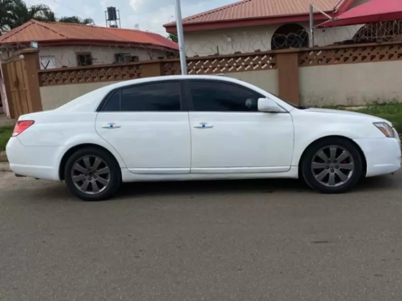 Toyota Avalon   - 2006
