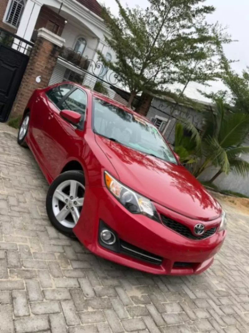 Toyota Camry - 2012