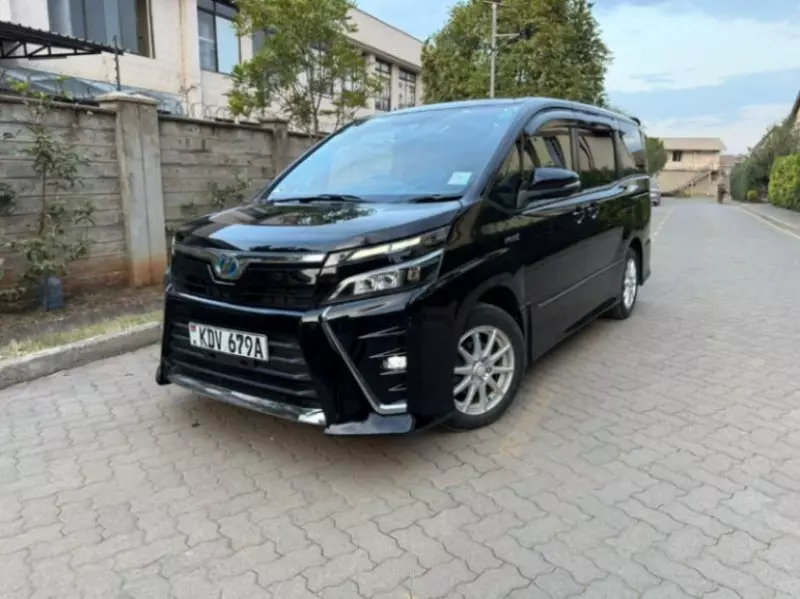 Toyota Voxy    - 2019