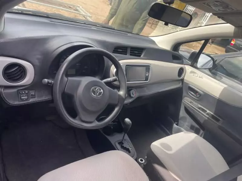 Toyota Vitz   - 2012