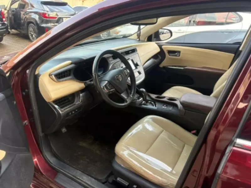 Toyota Avalon   - 2016