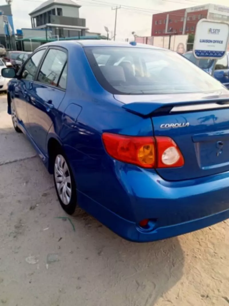 Toyota Corolla   - 2009