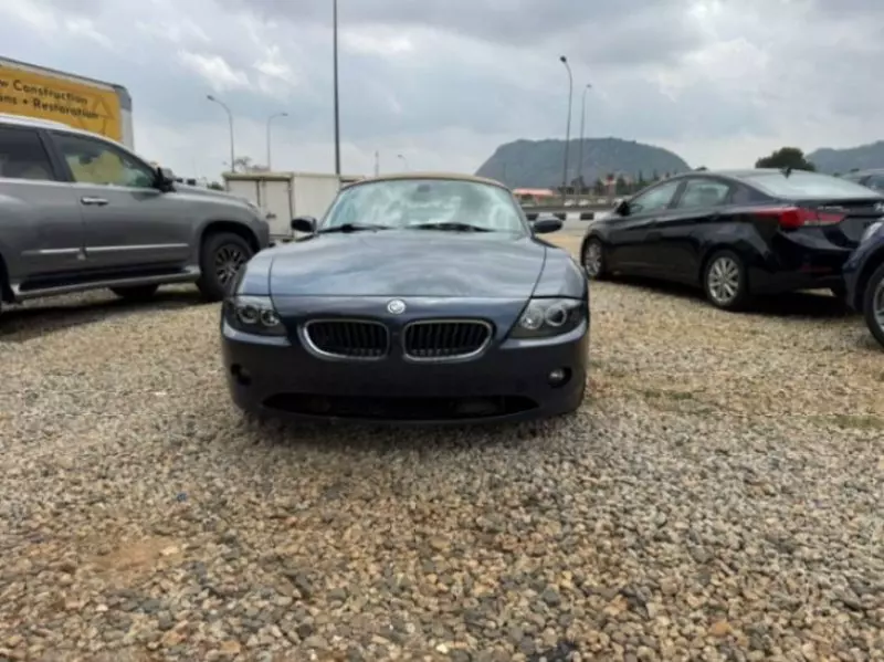 BMW 330i   - 2005