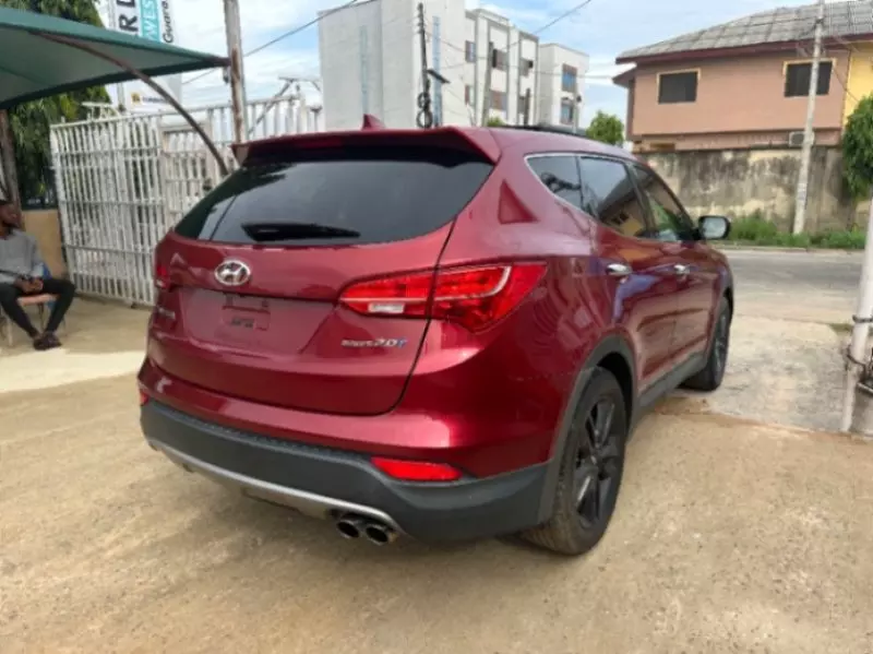 Hyundai Santa Fe   - 2013