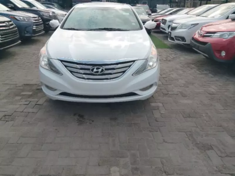 Hyundai Sonata   - 2011