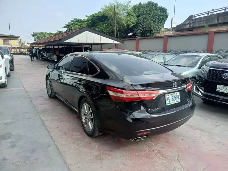 Toyota Avalon   - 2015