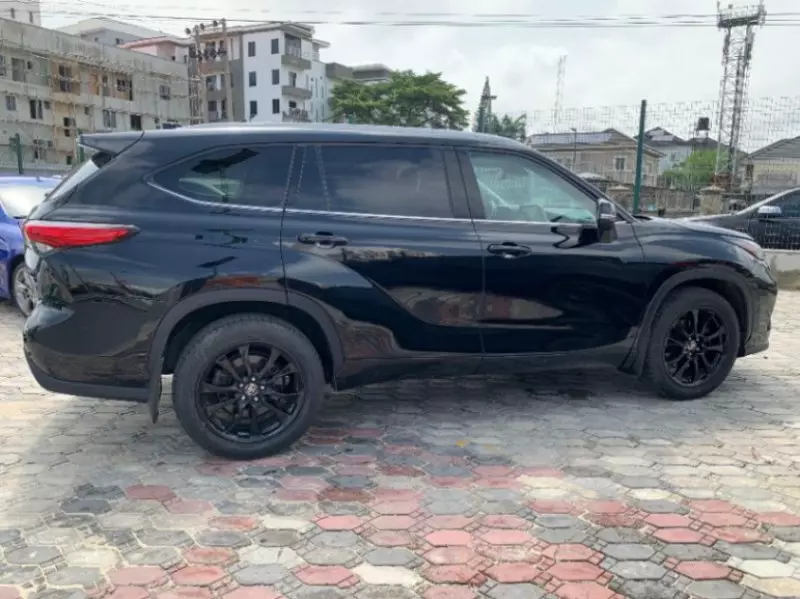 Toyota Highlander   - 2021