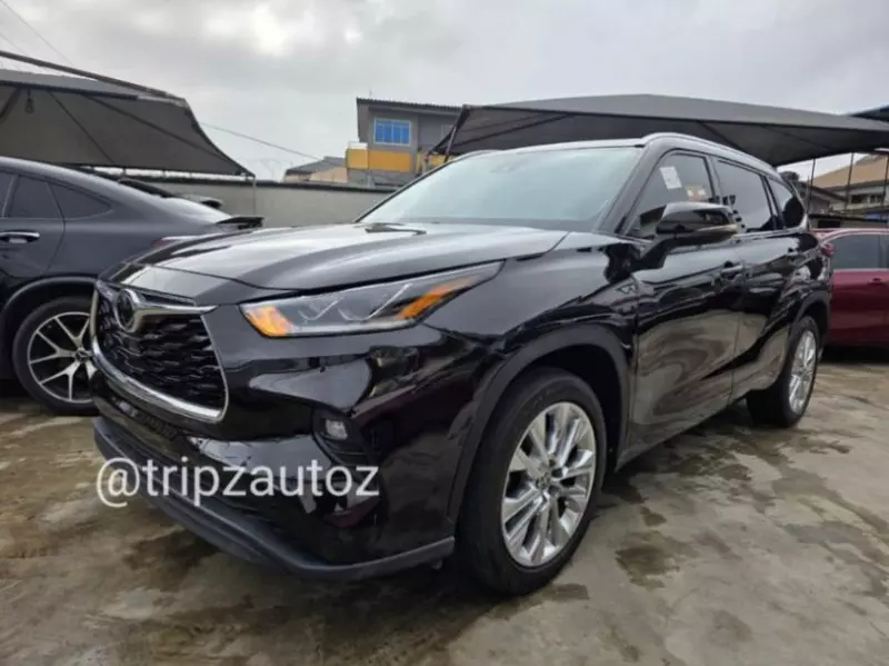 Toyota Highlander   - 2021