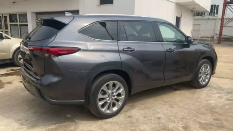Toyota Highlander   - 2022
