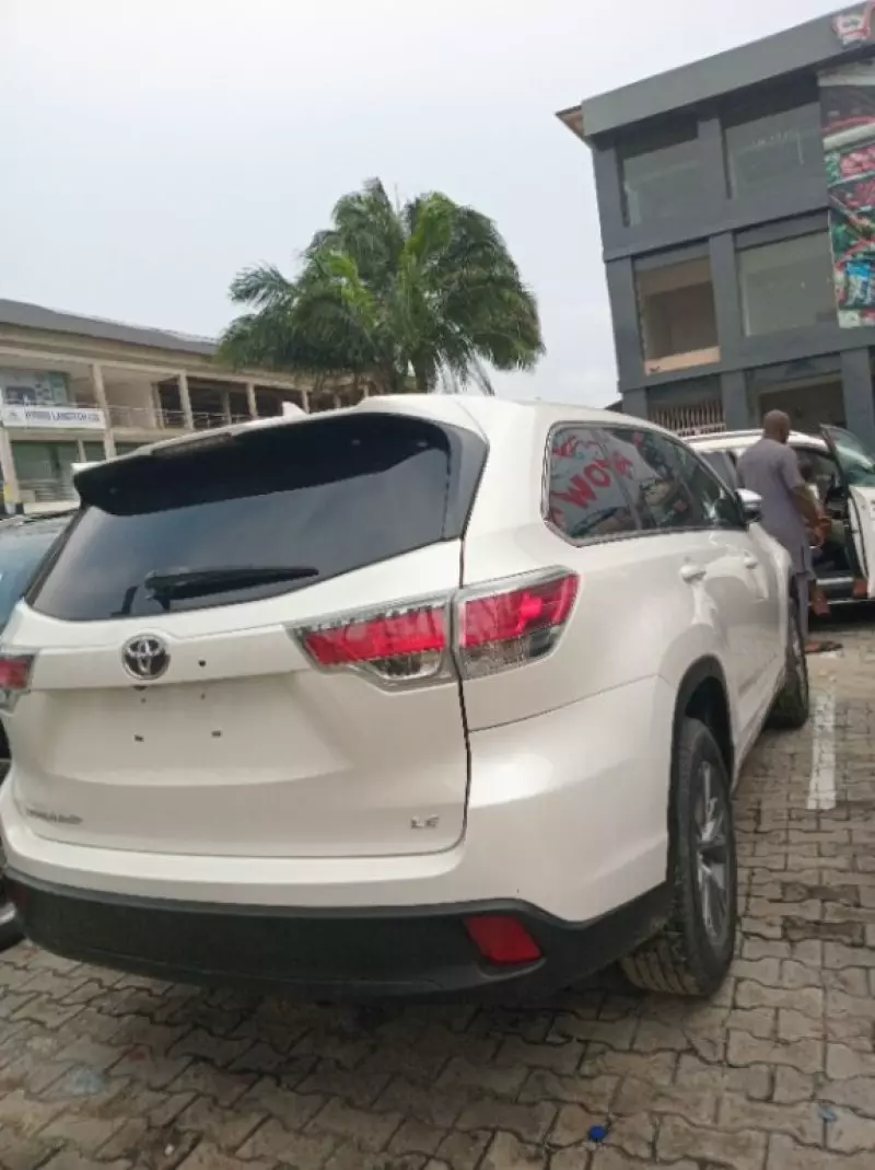 Toyota Highlander   - 2014