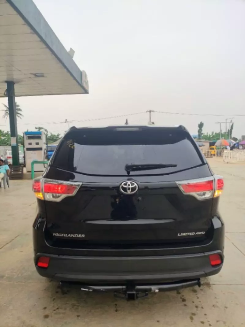 Toyota Highlander   - 2014