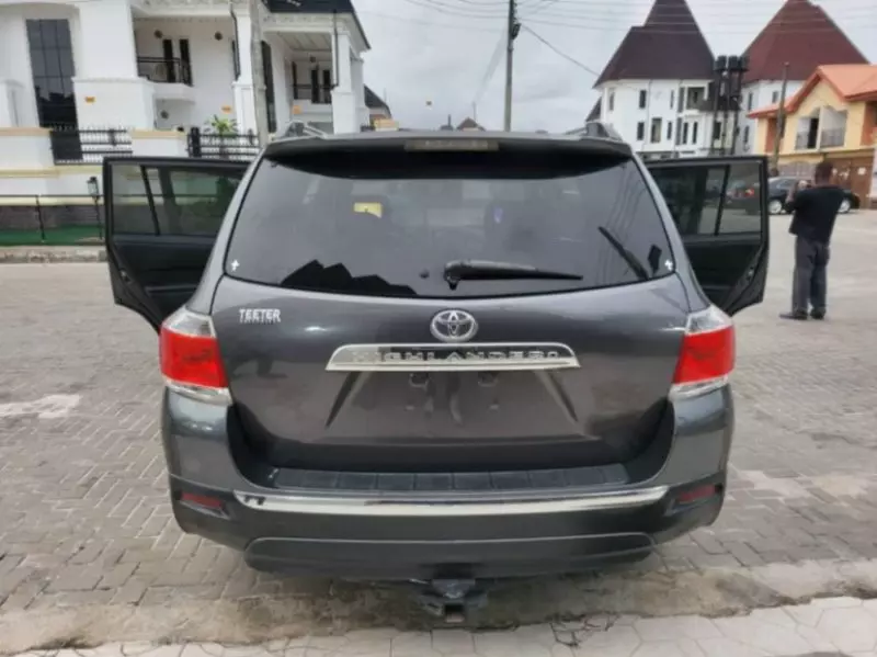 Toyota Highlander   - 2013