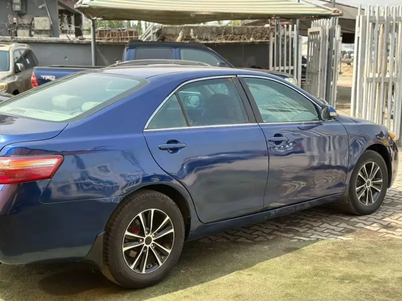 Toyota Camry   - 2009